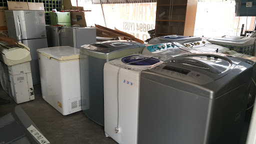 Kedai Elektrik & Perabot Yus Guar Perahu